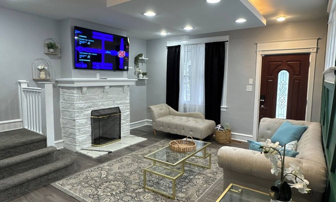 Yeadon Maison | Cozy Retreat near Downtown Philly, UPenn, Sleeps 8, QBed, Fast Wi-Fi