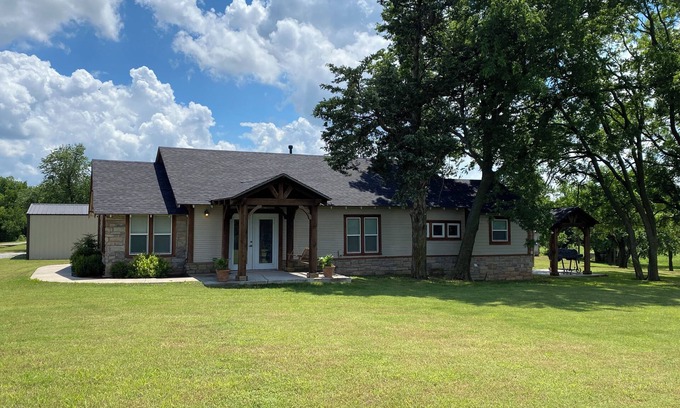 Wheatland Autre | Cozy retreat with countryside views, Patch of Heaven is the place for you!