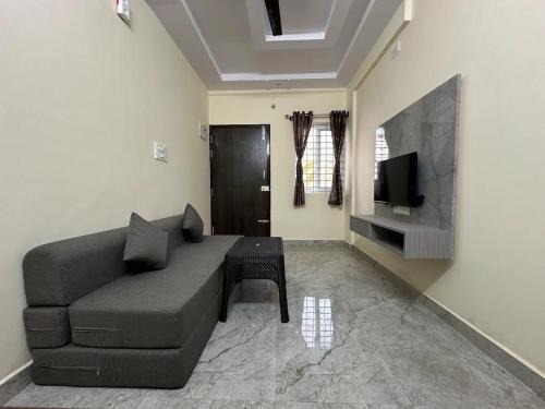 Electronics City Appartement | Cozy Room 1Bhk with Lift 102