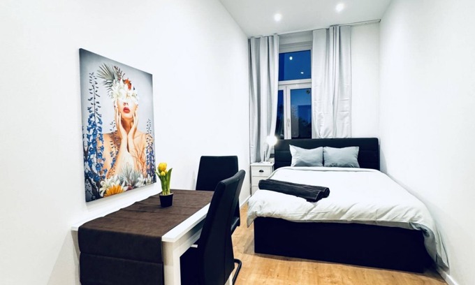 Liesing Appartement | Cozy Room for 2 in 4BR Apt; Near Kaufpark Alterlaa