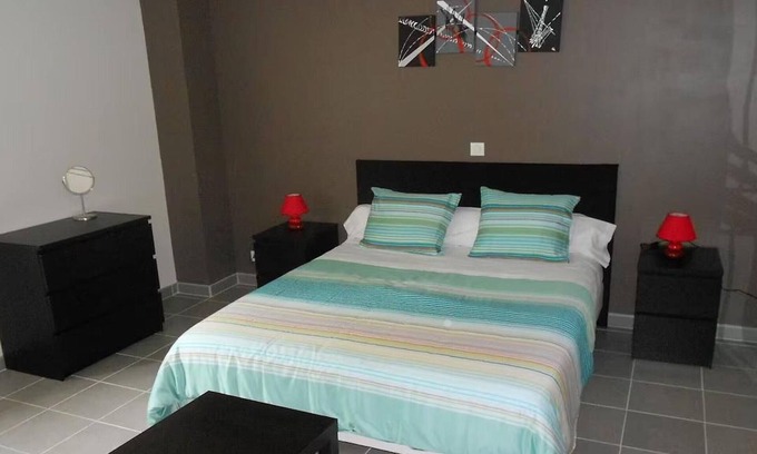Neuvy-Saint-Sepulchre Lit Et Petit-Déjeuner | Chambre "Étoile Brune" avec Salle d'eau Privative et Petit-Déjeuner Inclus, Neuvy-Saint-Sépulchre