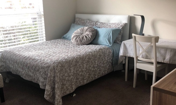 Palm Bay Lit Et Petit-Déjeuner | Cozy room in European Style Home