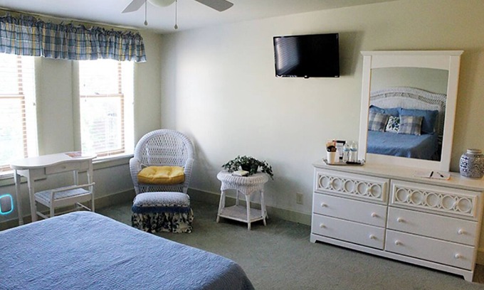 Louisiana Lit Et Petit-Déjeuner | Cozy room located in historic downtown with a 5 minute walk to the riverfront!