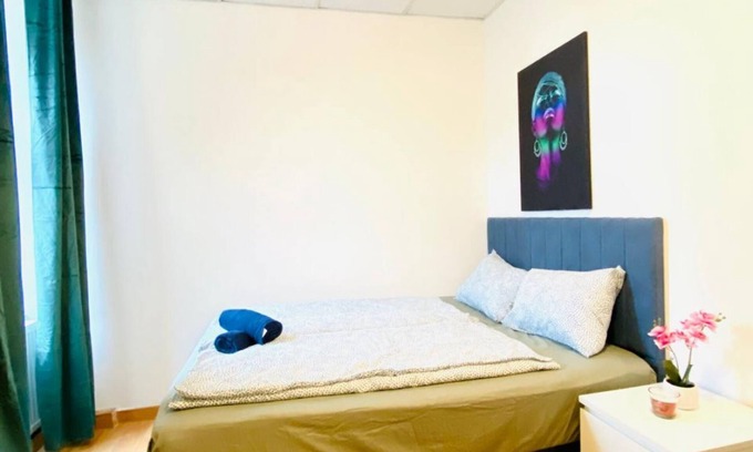 Liesing Appartement | Cozy Room with Great Transit in a Shared Apartment