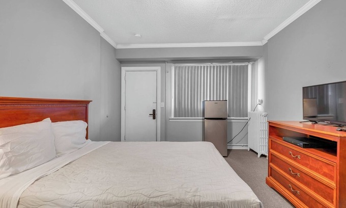 Riverview Appartement | Cozy Room with Private Bath in Brownstown
