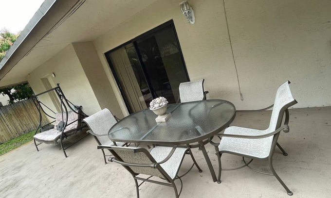 Tamarac Maison | Cozy room with private bathroom and entrance