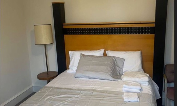 Elkins Park Maison | Cozy Rooms Available Escape to Tranquility Experience Unforgettable Comfort