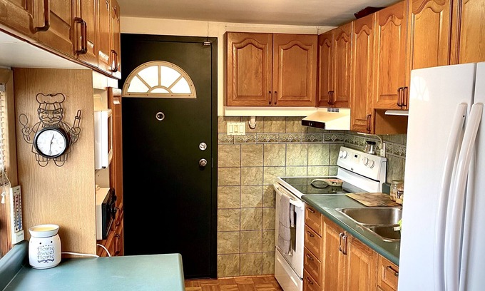 Highlands East Cabine | Cozy, rustic, 2-bedroom lake view retreat