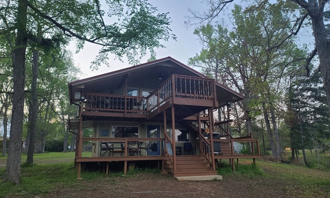 Rusk Cabine | Cozy rustic cabin on two fishing ponds in tranquil Rusk, TX