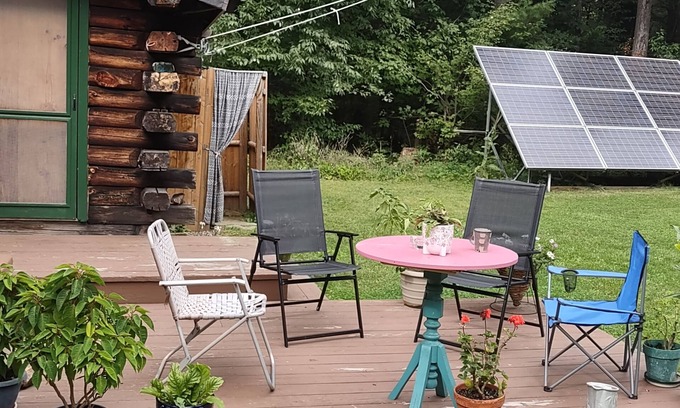 North Bangor Cabine | Cozy, rustic log cabin situated in the foothills of the Adirondack Mountains.