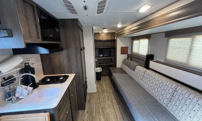 Mason Maison | Cozy RV in Mason Tn with WiFi, AC, Furnished, near Blue Oval
