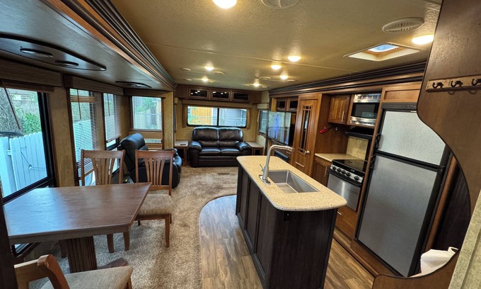 Prichard Maison | Cozy RV in Prichard with WiFi, AC