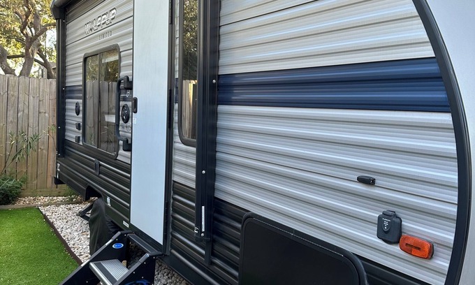Courier City - Oscawana Maison | Cozy RV in Tampa, Hyde Park area with WiFi, AC. Close to UT, downtown.