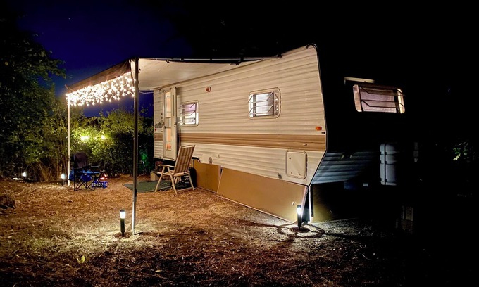 Peoria Heights Maison | Cozy RV in tranquil setting East Peoria with AC