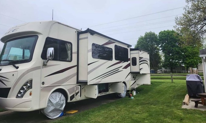 Pierceton Maison | Cozy RV with AC and WiFi in Serene Pierceton Yogi Bear Jellystone Park