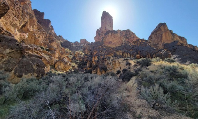 Jordan Valley Maison | Cozy RV1 with WiFi and AC near Owyhee Reservoir, Leslie's gulch, Three Forks.