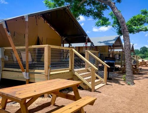 Fentress Autre | Cozy Safari Tent with Barbecue in Staples, Texas