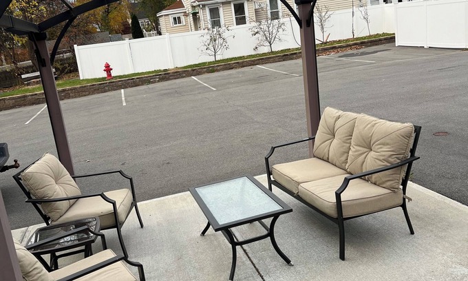 Schenectady Appartement | Cozy, Safe,Secure 1-bedroom apartment with WiFi centrally located in Schenectady