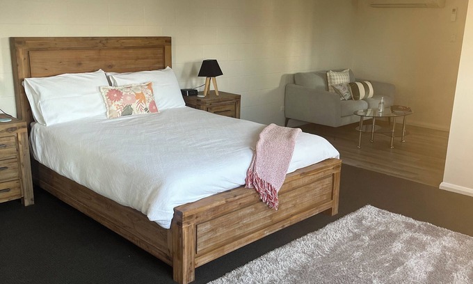 Mount Nelson Villa | Cozy separate unit underneath house, lovely and quiet close to city