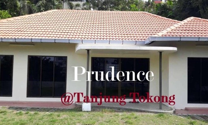 Tanjung Bungah Maison | Cozy Serene Spacious Homestay close to Beach at Tanjung Tokong, Penang