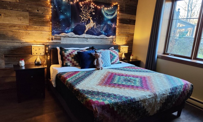 Mont-Tremblant Copropriété | Cozy ski retreat on Mont tremblant w/artist studio (Pet-Friendly!)