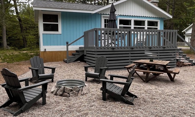 East Tawas Cabine | Cozy Small Cabin just a 2 minute walk to Lake Huron with a beautiful beach.