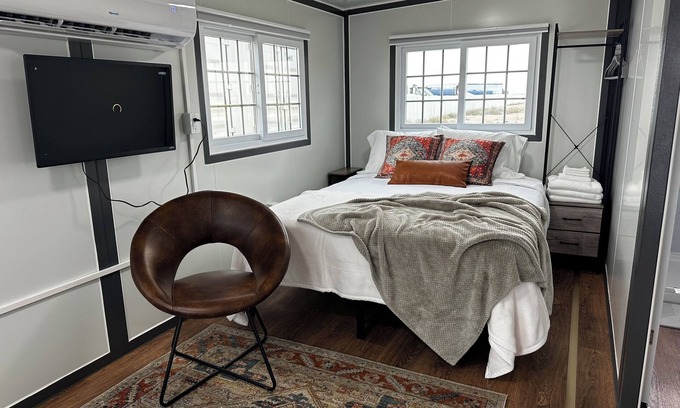 Monahans Appartement | Cozy Space, Expansive Feel: Very open BoxHouse, Monahans, TX