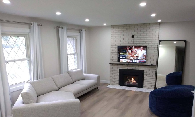 London Maison | Cozy space with fire place