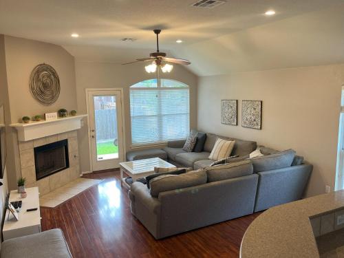 Timberwood Park Maison | Cozy & spacious 3 bed home North San Antonio - Stone Oak area