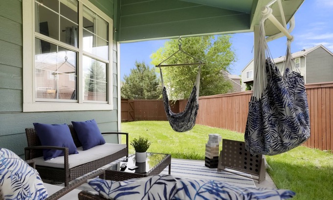Denver Maison | Cozy, Spacious 3B w/Backyard | Near DT & Boulder
