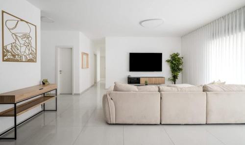 Kiryat Ata Appartement | Cozy & spacious 4BR with jacuzzi