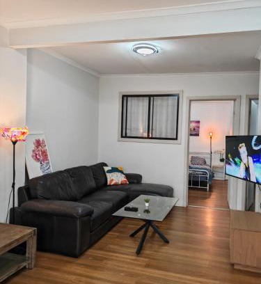 Campbellfield Appartement | Cozy Stays - 15 mins to Airport & 500m to Train