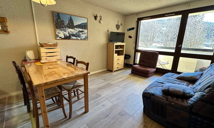 Correncon-en-Vercors Appartement | Studio cosy au pied des pistes, balcon sud, parking
