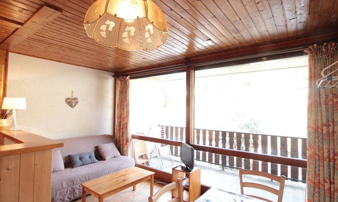 Les Carroz-d'Araches Appartement | Studio 4 pers, centre village, 450m télécabine, balcon, casier à skis, animaux acceptés