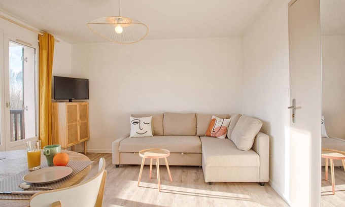 Le Home Appartement | Studio confortable à 300 m de la plage avec parking privé