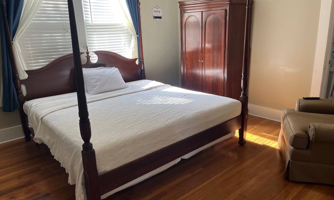 Central Gardens Appartement | Cozy studio apartment with queen bed in cool Memphis with AC, WiFi