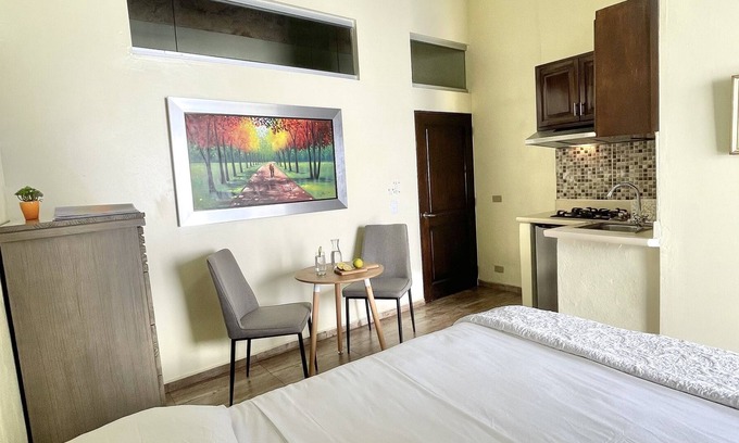 San Anton Appartement | Cozy studio 6 minutes from the first Cathedral of the Americas