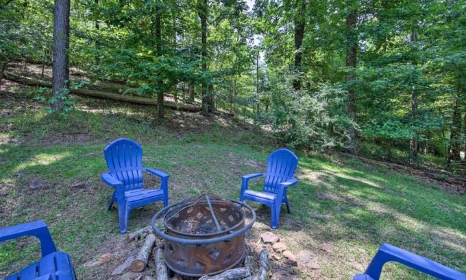 Avinger Appartement | Cozy Studio Cabin on Lake O the Pines with Deck!