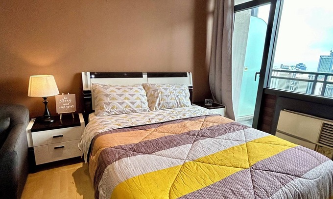 Valenzuela Copropriété | Cozy Studio Condo with AC, WiFi in Central Makati