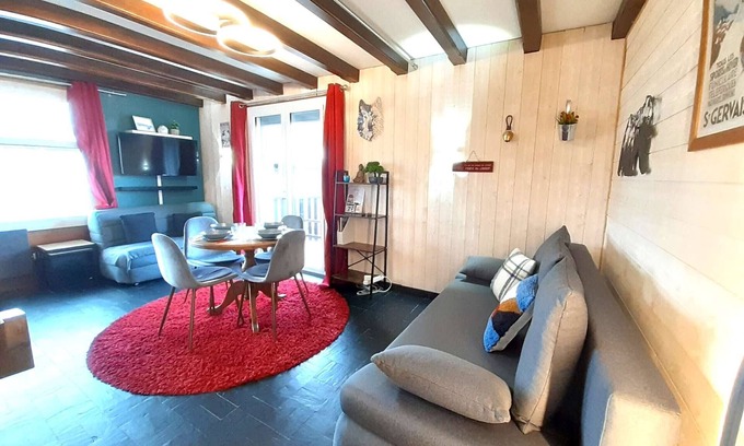 Pla d'Adet Appartement | Studio spacieux pour 4 personnes à 1700m avec balcon, accès direct aux pistes et équipements complets.