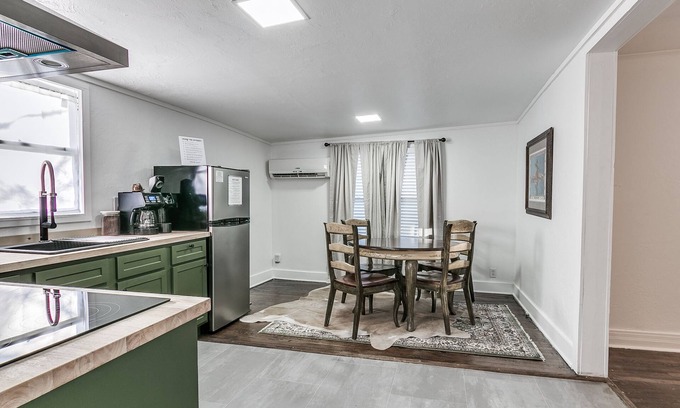 Central Oklahoma City Maison | Cozy Studio for Two, 5 Minutes to Fairgrounds