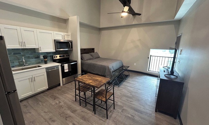 Evansville Appartement | Cozy studio in peaceful Evansville with AC, fitness room