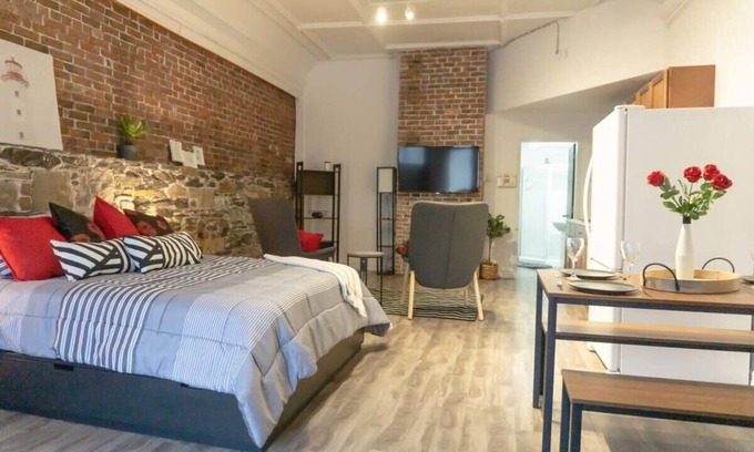 Saint John Appartement | Cozy Studio In the Heart Uptown Saint John! Parking Coffee