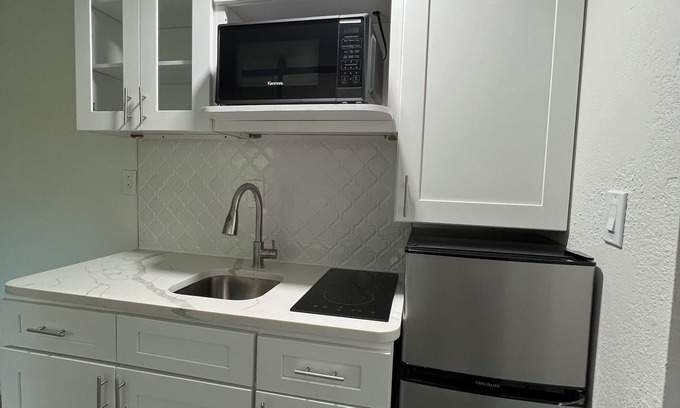 Oak Ridge Appartement | Cozy Studio minutes away from theme park, less than 5 miles from major highways