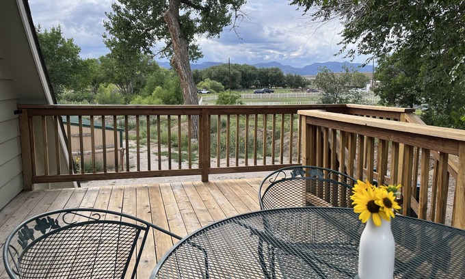 Arvada Appartement | Cozy Studio on Ranch with Mountain Views