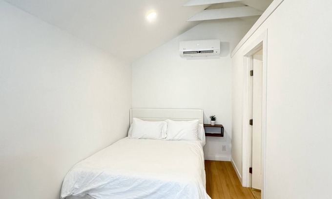 Lakewood Appartement | Cozy studio: Pet Friendly, EV charger, WiFi and AC in charming Lakewood