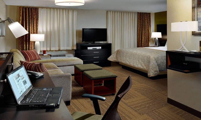 Rossford Appartement | Cozy Studio Suite Near Seagate Convention Center | Shared Indoor Pool + Free Breakfast!