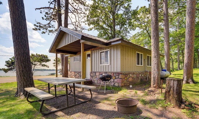 Stone Lake Appartement | Cozy Studio w/Community Docks in Stone Lake!