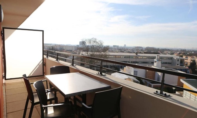Chevilly-Larue Hôtel | Cozy Studio with Modern Kitchenette w/Convenient Access to Tramway T7