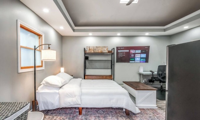 East Massapequa Appartement | Cozy studio with AC and WiFi in charming Massapequa